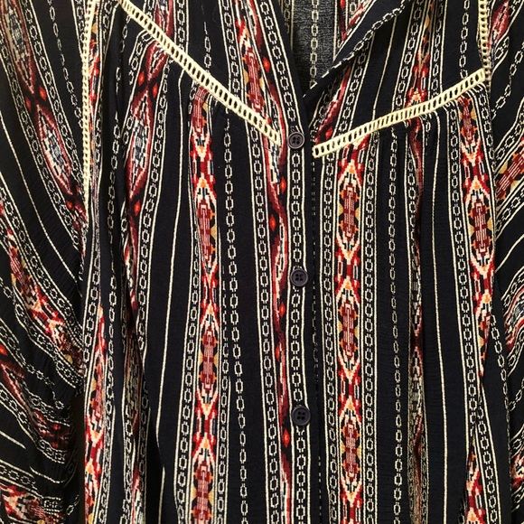 Midi-sleeve fun top. - Picture 3 of 3